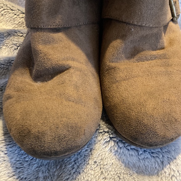 👠BOGO FREE👠LOWER EAST SIDE💫 Brown Flat Suede Ankle Boots - Picture 4 of 7